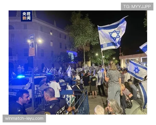 埃弗顿球迷集会抗议管理层，呼吁改革与透明度