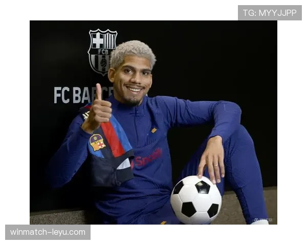 阿劳霍强势对抗显威力，助巴萨防线稳固表现抢眼