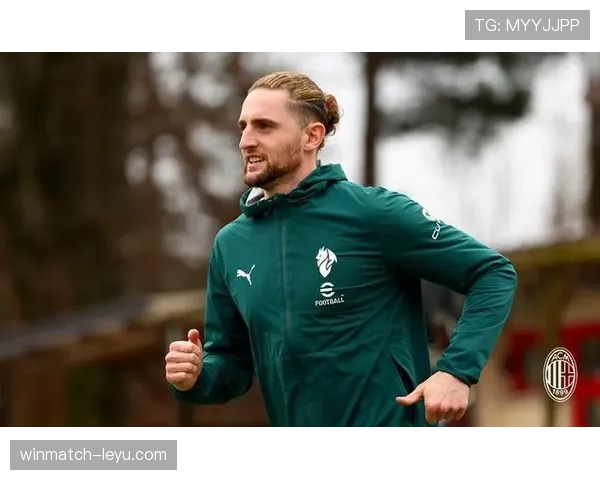 米兰主帅战术灵活性显著，球队新赛季表现备受关注